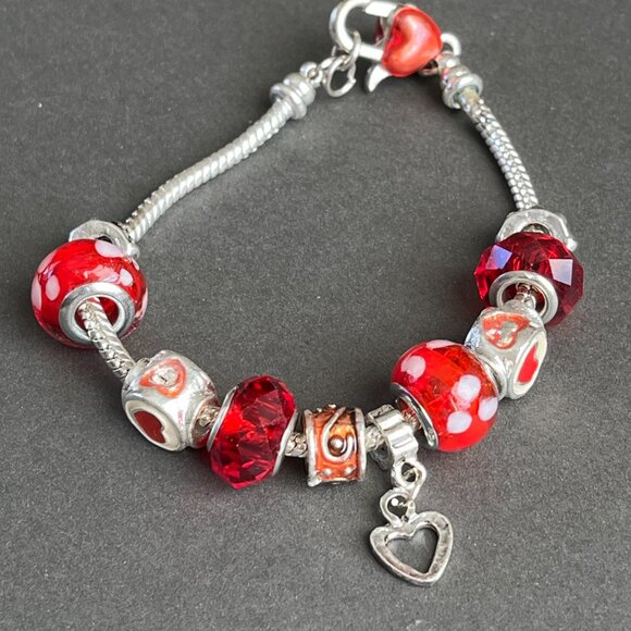 European Beaded Valentine Sweetheart Charm Bracelet - Picture 1 of 3